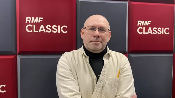 CYRYLICA NA ŚMIETNIKU?<br> O LITERATURZE I MIŁOŚCI NA WOJNIE