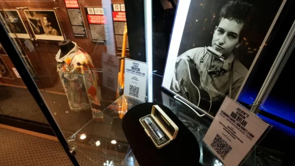 Za pół miliona dolarów sprzedano niedokończone słowa piosenki Boba Dylana