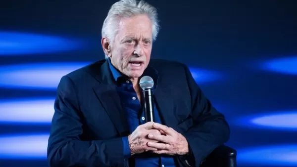 Michael Douglas i Scarlett Johansson spokrewnieni. Aktor był zaskoczony 