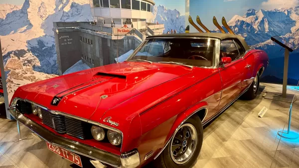 Pojazdy Bonda w Międzynarodowym Muzeum Szpiegostwa w Waszyngtonie