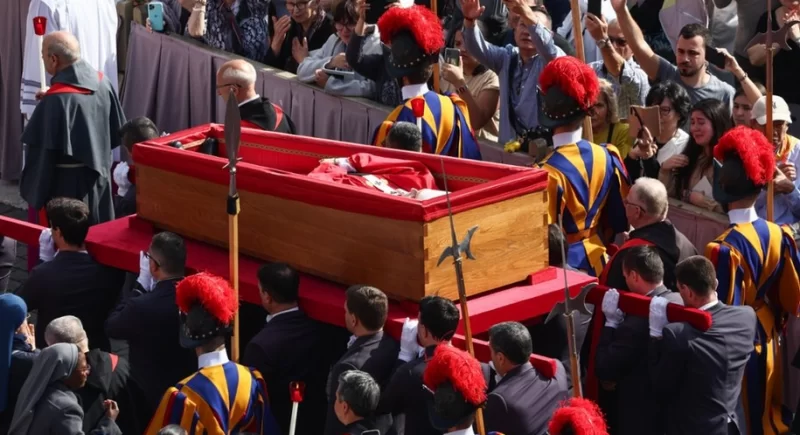 250 tysięcy osób na pogrzebie Franciszka - "papieża pośród ludzi" 