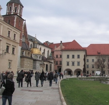 Nowy, szpiczasty dach na Wawelu