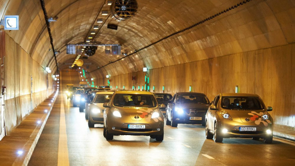 Słuchanie w samochodzie spokojnej muzyki zwiększa bezpieczeństwo na drodze
