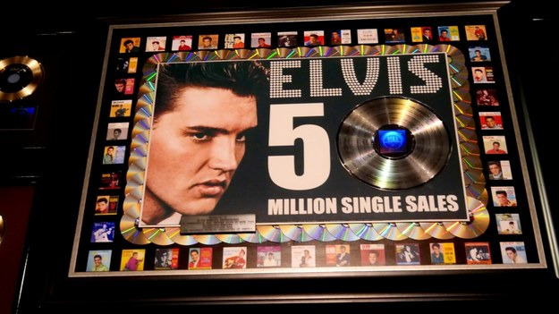 Fani na całym świecie celebrują 89.urodziny Elvisa Presleya 