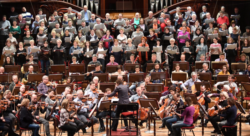 Muzycy Orkiestry Filharmonii Narodowej zagrają dla chorej koleżanki