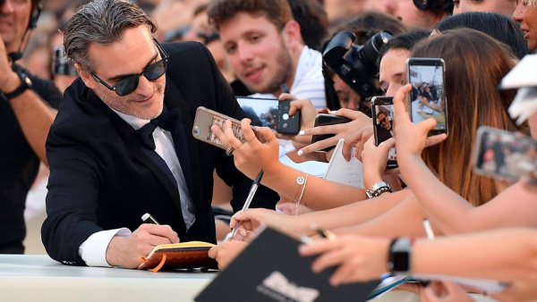 Owacje na stojąco i mocny kandydat do Oscara - "Joker" zachwyca w Wenecji