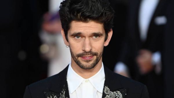 Odtwórca roli Q uważa, że seria o Bondzie potrzebuje „radykalnej zmiany”