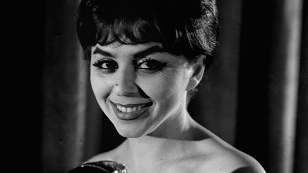 Kalina Jędrusik - kolorowy ptak, któremu komunistyczna klatka połamała skrzydła