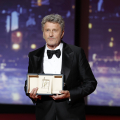 Paweł Pawlikowski ze statuetką w Cannes! Polak nagrodzony za reżyserię "Ojczyzny" 