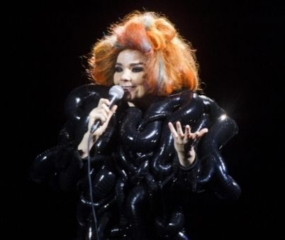 Bjork chce uczyć dzieci muzyki