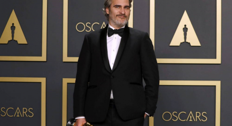 Joaquin Phoenix wzywa do uwolnienia dwóch niedźwiedzi, które były inspiracją dla filmu Disneya