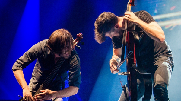 2Cellos wzruszyli, oczarowali i naładowali energią!