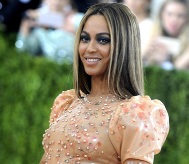 Beyonce nagra piosenkę do nowego Bonda?