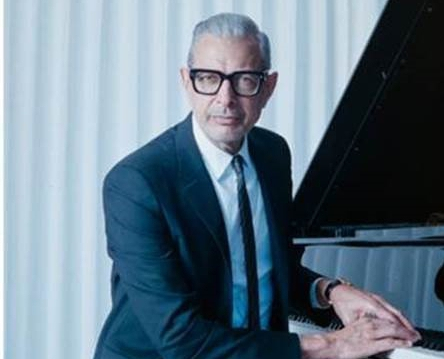 Ikona Hollywood, aktor i pianista jazzowy Jeff Goldblum  Po raz pierwszy gra na festiwalu w Glastonbury  i ogłasza drugi album 