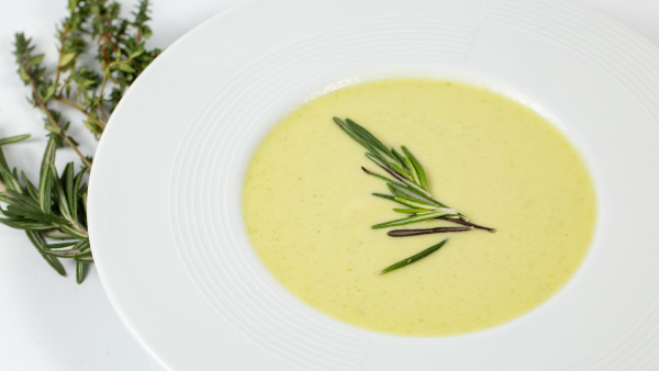 Sezon na zupy krem – lekkie, aromatyczne i sycące