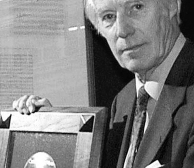 George Martin nie żyje. Nazywano go piątym Beatlesem  