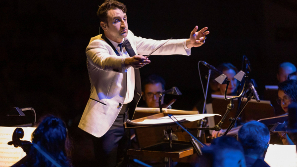 Nagrodzony Oscarem Justin Hurwitz pokieruje orkiestrą na Festiwalu Muzyki Filmowej