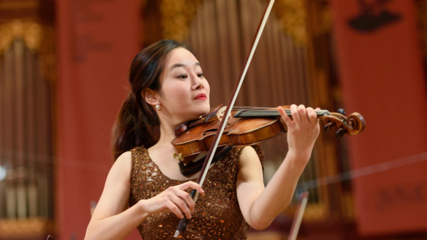 Bomsori Kim zagra Pendereckiego