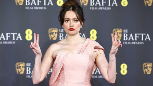 Aimee Lou Wood gwiazdą serialowej ekranizacji „Dziwnych losów Jane Eyre”