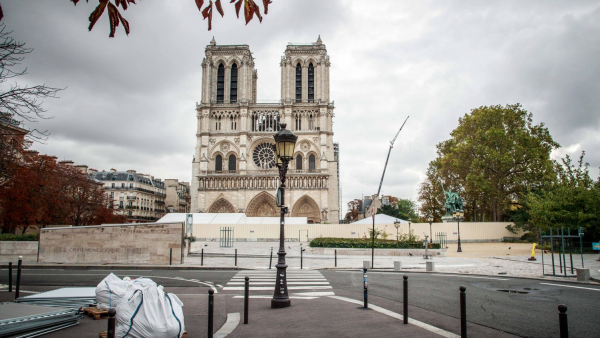 Obrzędy religijne, wizyta polityków i koncert złożą się na otwarcie Notre Dame