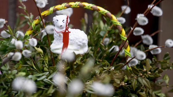 Druga Wielkanoc z koronawirusem - ograniczenia w spotkaniach i podróżach