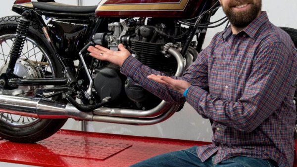 Twórca filmowy tworzy unikatowe motocykle