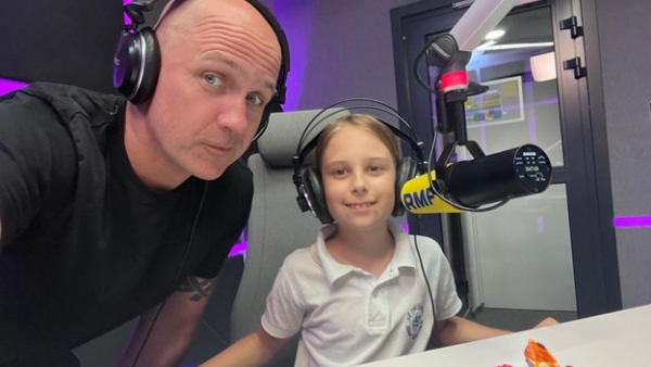 "Juleczka z pudełeczka". Niezwykła książka dziennikarza RMF FM Przemysława Skowrona i jego córeczki. Posłuchajcie podcastu! 