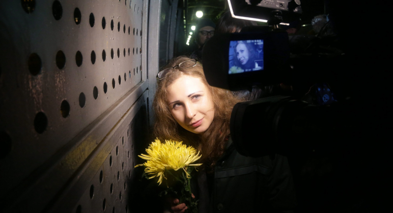 Liderka Pussy Riot uciekła z Rosji w przebraniu. Maria Alochina ponownie otwarcie krytykuje Putina