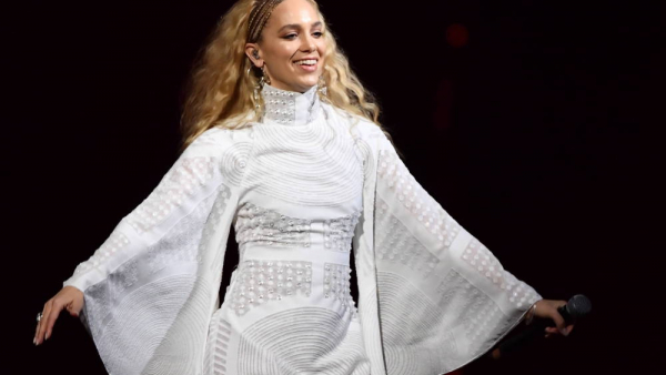 Rita Ora dołącza do pogotowia ratunkowego, by walczyć z koronawirusem