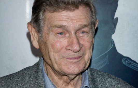 Stanisław Mikulski czasami wciąż ogląda "Stawkę większą niż życie"