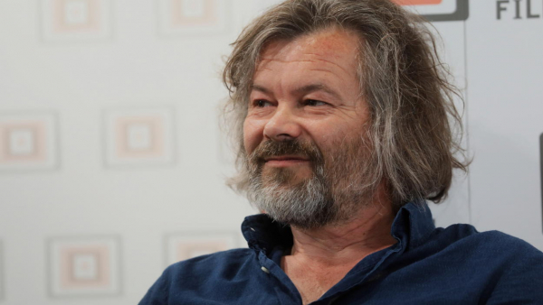 Jacek Braciak gra w filmie „Brat” ważną rolę, choć się w nim nie pokazuje