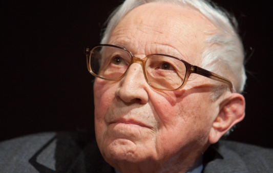 Pamiątki po T. Różewiczu trafiły do Ośrodka „Pamięć i Przyszłość”