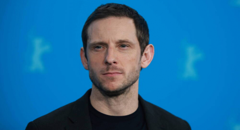 Jamie Bell nową twarzą rodu Shelbych w kontynuacji serialu „Peaky Blinders”