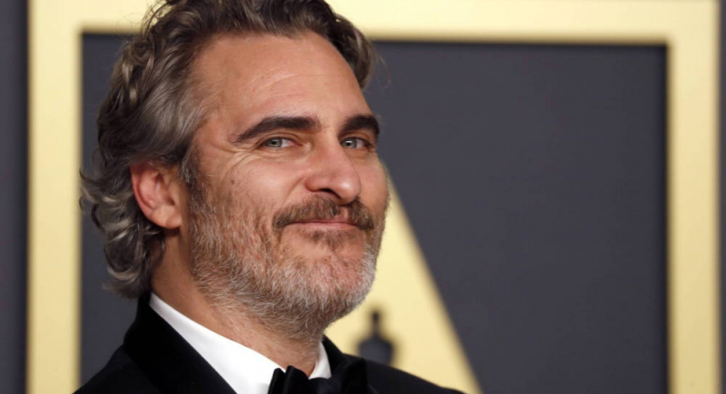 Joaquin Phoenix mocno przytył i posiwiał do nowej roli