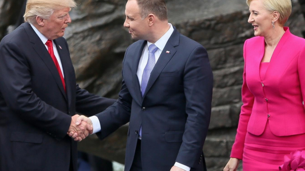 Garsonka Pierwszej Damy i suknia ślubna Ani Starmach na aukcji WOŚP