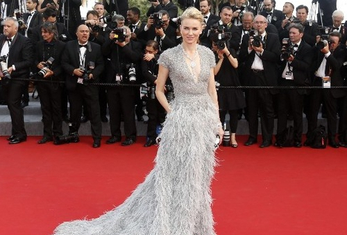 Krytyka wymogu wysokich obcasów na czerwonym dywanie w Cannes