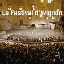 Festiwal w Awinionie: aktorzy grają i demonstrują