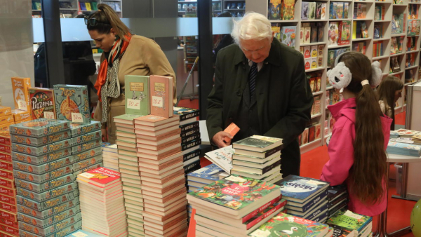 Polacy nieco powyżej unijnej średniej w czytaniu książek