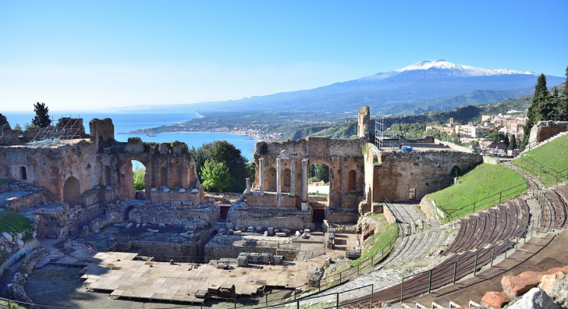 Amfiteatr z widokiem na Etnę