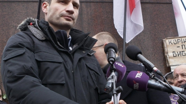 Witalij Kliczko dał recital gitarowy na Ukrainie