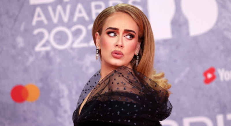 Adele detronizuje Whitney Houston