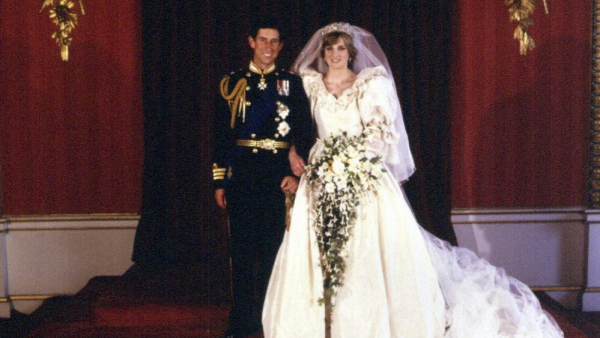 Wkrótce trafi na aukcję kawałek tortu z wesela księżnej Diany i księcia Karola