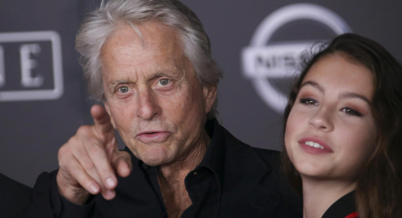 Michael Douglas debiutuje w roli dziadka