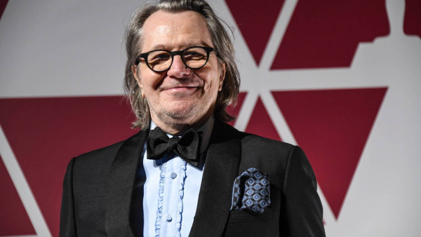 Gary Oldman po blisko 4 dekadach przerwy wraca na teatralną scenę – tę samą, na której niegdyś debiutował