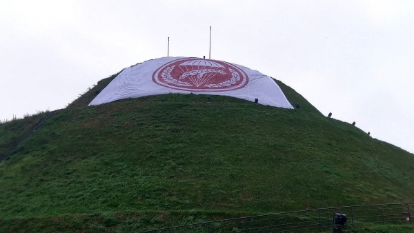  Czerwone berety świętowały na Błoniach