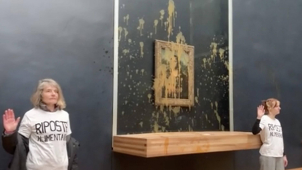 Aktywistki klimatyczne oblały zupą obraz "Mona Lisa" w Luwrze