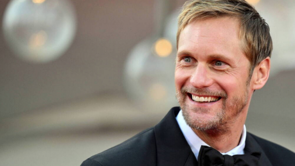 Alexander Skarsgard i Olivia Colman w nietuzinkowym romansie