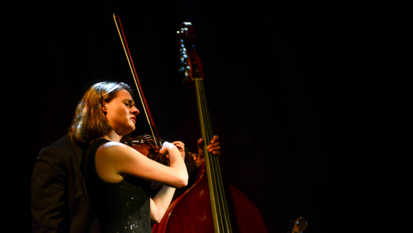 Wywiad z Anią Filochowską, polską skrzypaczką, od kilku miesięcy członkiem zespołu Chrisa Bottiego