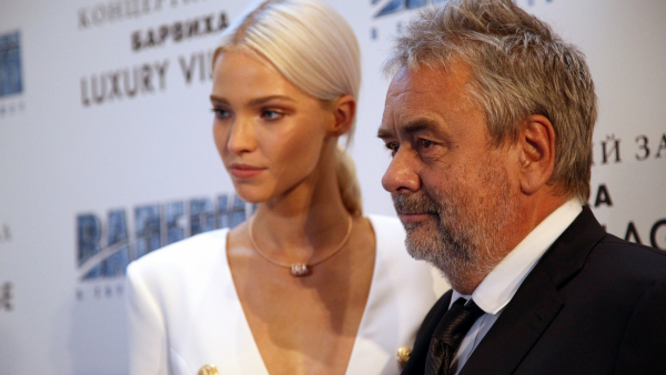 Sasha Luss zabija nie tylko urodą