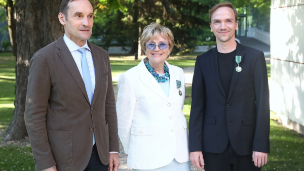 Ambasador Francji odznaczył Irenę Strzałkowską i Jana Komasę. Otrzymali Ordery Sztuki i Literatury